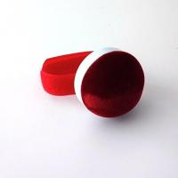 Pelote de couture rouge bracelet scrache
